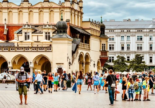 Przyjeżdżają, hałasują, przeszkadzają. Kraków traci cierpliwość 