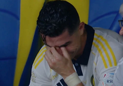 Nie mógł powstrzymać łez. Nagrania z Ronaldo obiegają świat