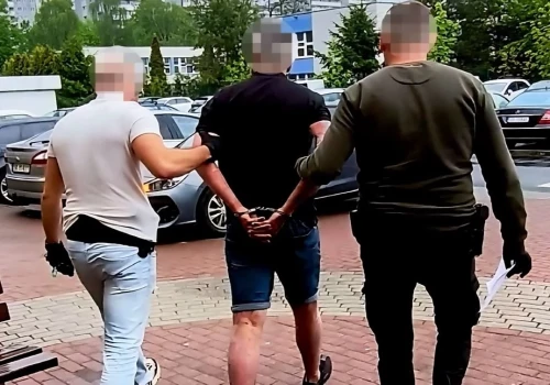 Uderzył mężczyznę i ukradł mu torbę. 34-latek z Katowic usłyszał zarzuty