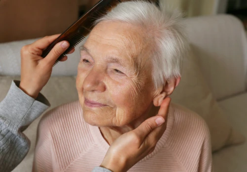 Ponury raport NIK o alzheimerze. Chorzy zdani głównie na żony i córki