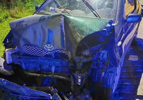 Krosno Odrzańskie. Pijana 21-latka uderzyła Toyotą w budynek