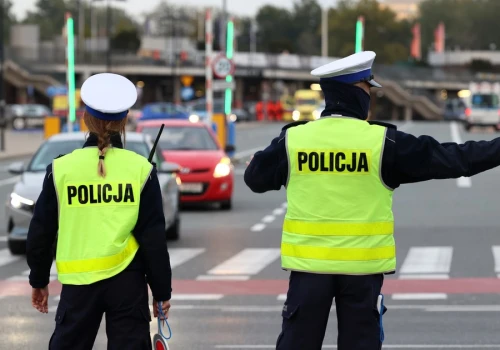 Mandat za hak holowniczy może wynieść nawet 5000 zł. Wielu kierowców nieświadomie ryzykuje