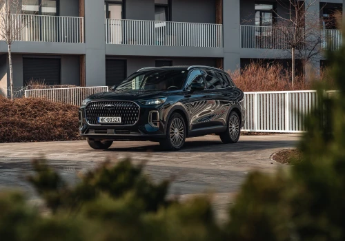 Chińczycy podbijają Polskę. CHERY miażdży konkurencję hybryd plug-in i to dopiero początek