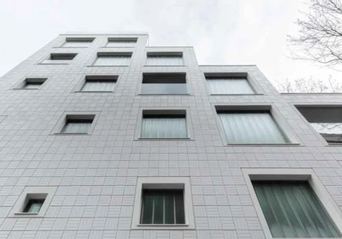Luksusowe apartamenty w Warszawie poza centrum – czym rządzi się segment kameralny?
