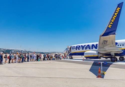 Ryanair szykuje dużo nowych tras z Polski do 2 egzotycznych krajów. „Bardzo tanio, rodzina już na starcie oszczędza 100 euro”