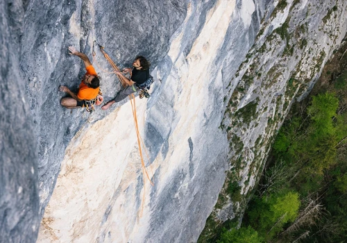 Alex Huber otwiera „Feuersalamande” (8b, 10 wyciągów) na Gössler Wand