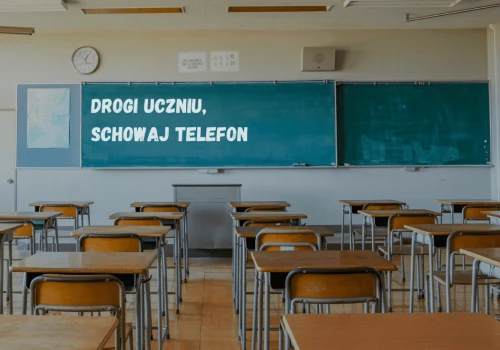 Zakaz smartfonów w szkołach. Prezes UODO jest na tak, ale ma uwagi