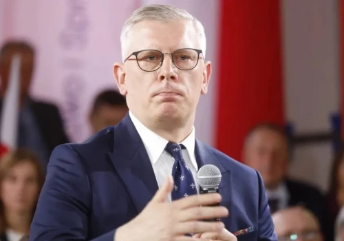 Policja i straż u prof. Cenckiewicza. 