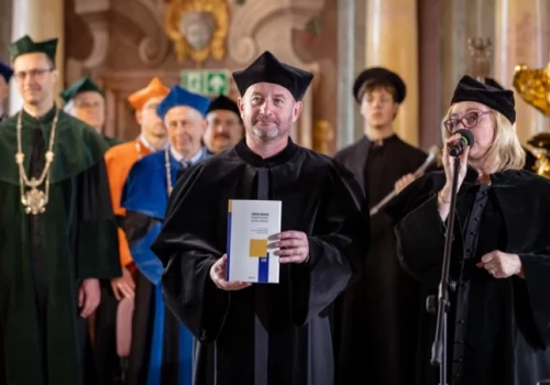 Ukraiński poeta doktorem honoris causa UWr. „Prawo do szczęścia mimo wojny”