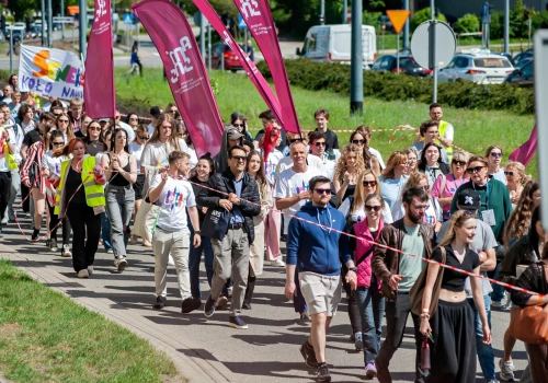 Studenci z kluczami do miasta