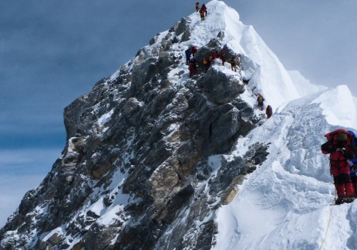 Wszedł na Mount Everest 32 razy. Teraz rekordzista apeluje w sprawie innych wspinaczy