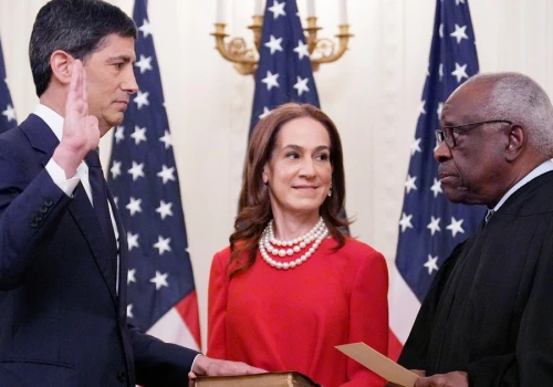 Kevin Warsh obejmuje stery w trudnym momencie. Ekonomiści nie kryją sceptycyzmu