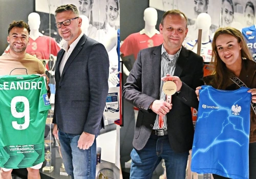 Nowe eksponaty w Galerii Radomskiego Sportu. Swoje pamiątki przekazali Leandro i Agata Kaczmarska