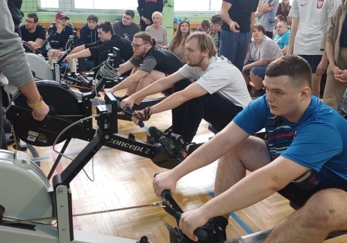 „Chcę zarażać sportem, a nie lenistwem na kanapie” – Mateusz Binkowski o niezwykłej pasji do ergometru