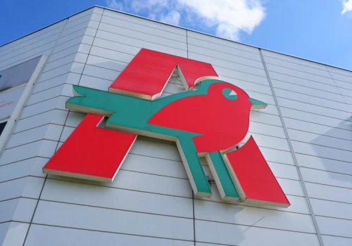 30 lat Auchan w Polsce. Sieć pokazuje, jak zmieniła się przez ten czas