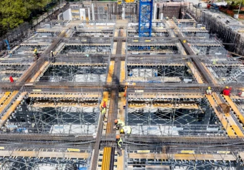 Potężny zbiornik za 108 milinów nabiera kształtów. Zużyli już ponad 1095 ton stali
