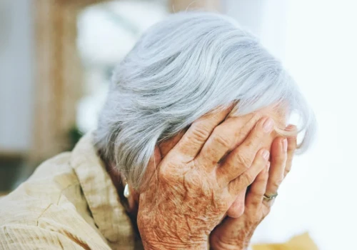 Alarmujący raport NIK o chorobie Alzheimera w Polsce: Chorzy oraz opiekunowie są pozbawieni wsparcia