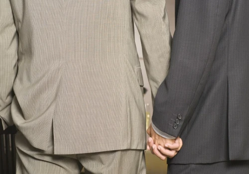 Transkrypcja małżeństw jednopłciowych. Polacy ocenili w sondażu