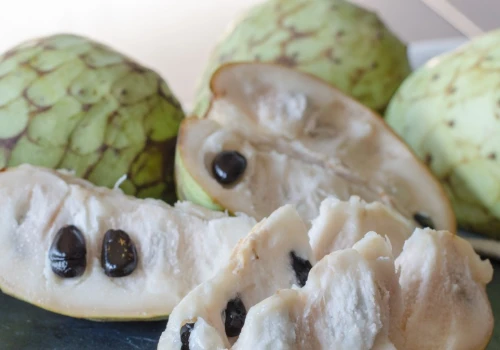 Cherimoya podbija świat. Budyniowy owoc uznano za najzdrowszy na świecie