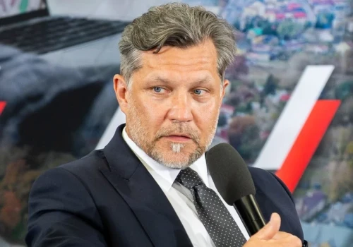 Afera o tężnię przy kościele. „Tak samo PiS chciał się wkupić w łaski Rydzyka”