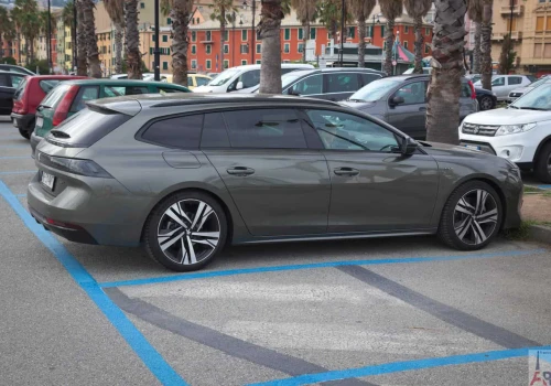 Używany Peugeot 508 II SW z dieslem i rozsądnym przebiegiem. Przegląd krajowych ogłoszeń za najniższe kwoty