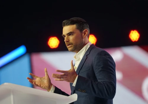 Walczący z transseksualistami magnat medialny. Kim jest Ben Shapiro?