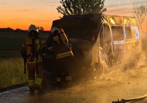 Poranny pożar busa na DK48 w Woli Blizockiej. Droga była zablokowana