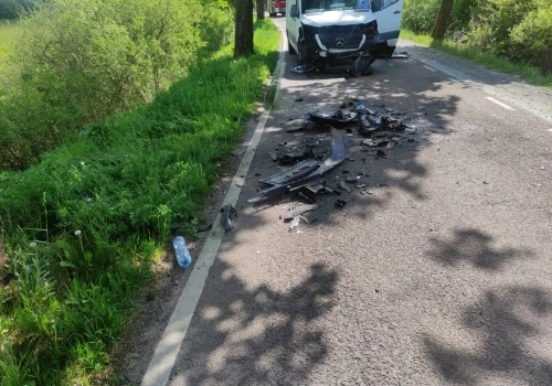 Zderzenie busa z osobówką