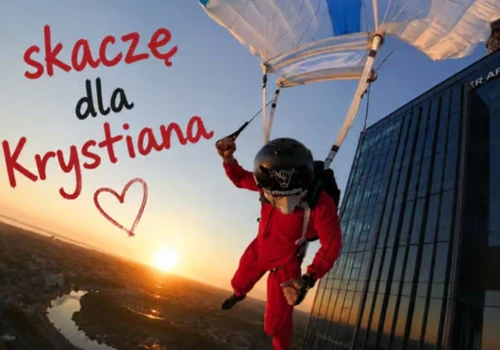 Podniebny skok po życie. Adrian Bartecki zdobywa Olszynki Park dla 3-letniego Krystiana