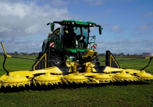 Jedna firma kupiła 20 sieczkarni John Deere seri F9-500. Takiego zamówienia jeszcze nie było