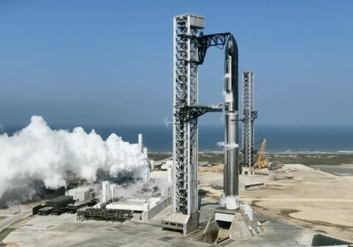 Najpotężniejsza rakieta świata znów eksplodowała. SpaceX i tak mówi o sukcesie
