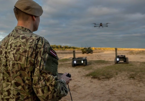 Na Łotwie dron spadł do jeziora i eksplodował