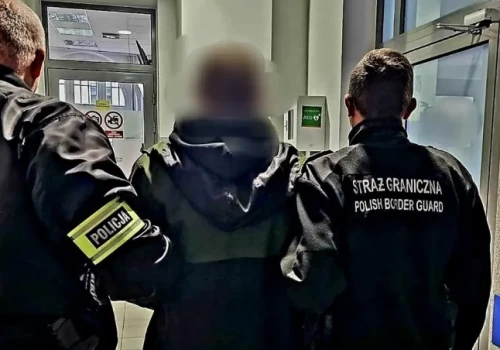 Agresywny 35-latek groził przechodniom nożem. Czeka go deportacja