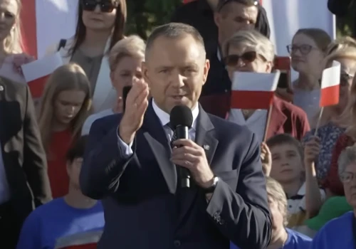Dumny Nawrocki złapał za mikrofon i od razu się pochwalił. OTO co powiedział mu jego idol Trump! „Obiecuję ci, Karol”