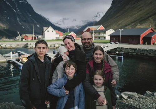 Cannes 2026: Złe wychowanie. Renate Reinsve w filmie „Fjord” wciela się w chrześcijankę, której instytucja państwowa zabiera dzieci