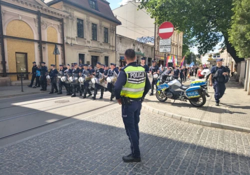 Marsz Równości przeszedł przez Kraków. Młodzież Wszechpolska zorganizowała kontrmanifestację (Video)