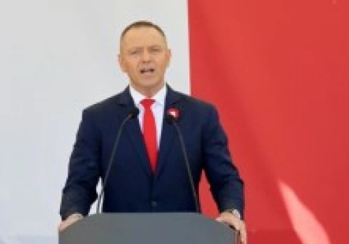 Służby w mieszkaniu Nawrockiego: Fałszywe zgłoszenie na 112 i wyważone drzwi