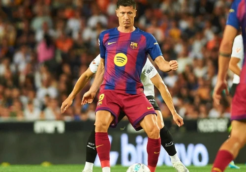 Robert Lewandowski trafił z Valencią. Gol na pożegnanie z Barceloną