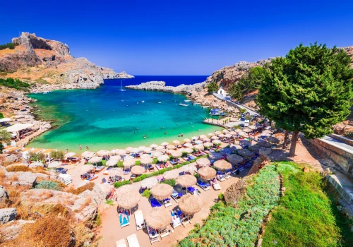 Wakacje na Rodos za 1019 PLN 🌊☀️ Loty do Grecji i 4 noce w hotelu z basenem 🤩🇬🇷