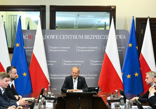 Nagła narada premiera z ministrami. W nocy Tusk rozmawiał z Nawrockim