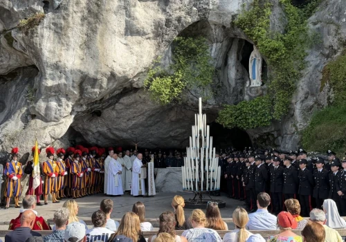 Żołnierze z 40 krajów w drodze do Matki. Są wśród nich Polacy
