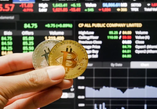 Ilu Polaków inwestuje w Bitcoiny? NBP studzi kryptoentuzjazm