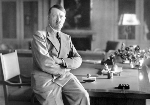 Hitler kochał kremówki! Rozmowa z PIOTREM MAŁYSZKIEM
