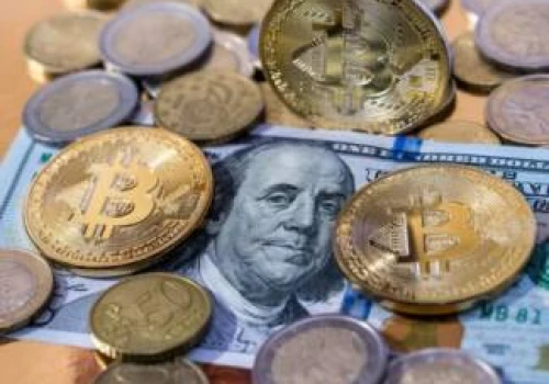 Czy Bitcoin powtórzy scenariusz z 2022 roku? BTC spadł poniżej 77 000 USD, a wskaźniki techniczne zapowiadają głębszą korektę