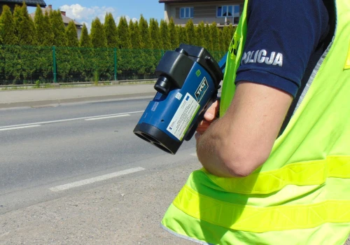 Gnał 111 km/h w terenie zabudowanym