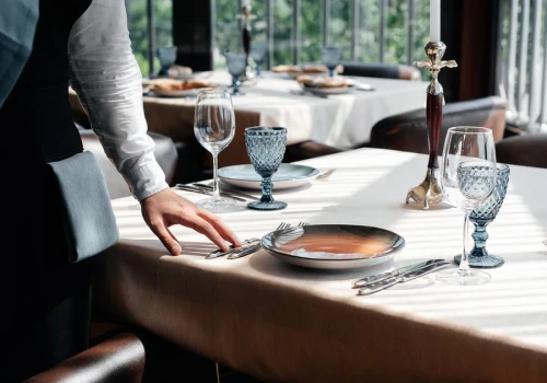Czego kelner nigdy ci nie powie? Takie pułapki w menu stosują restauracje