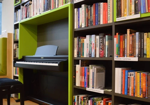 Książki z biblioteki z dostawą do drzwi. Nowa usługa w Gdyni