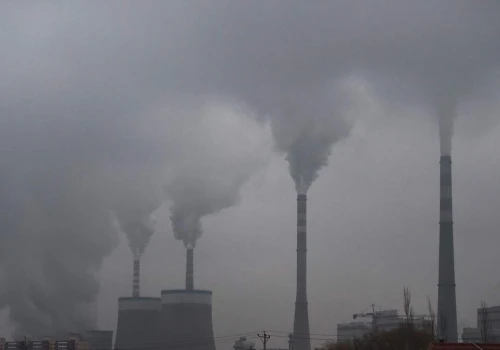 Elektrownie węglowe obniżają produkcję prądu. Fotowoltaika gorzej działa