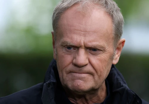 Służby w mieszkaniu rodzinnym Nawrockiego. Tusk uderza w polityków PiS. 