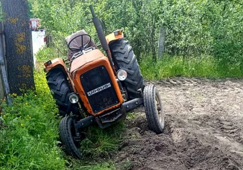 Dramatyczny wypadek podczas prac polowych. Na 76-latka najechało tylne koło ciągnika